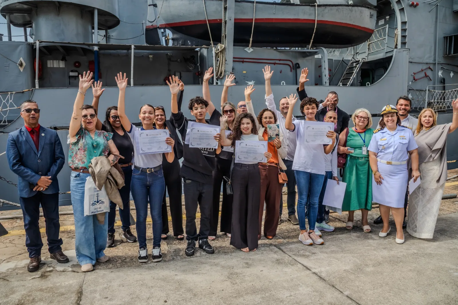 Estudantes da rede estadual conquistam medalhas de ouro e bronze em concurso de redação da Marinha