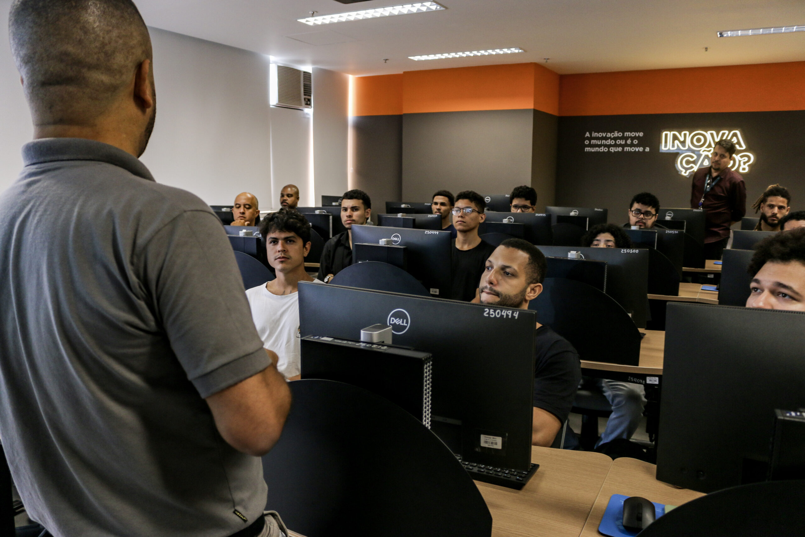 Senac RJ abre vagas gratuitas em cursos Técnicos para alunos de escolas públicas estaduais da Região Serrana