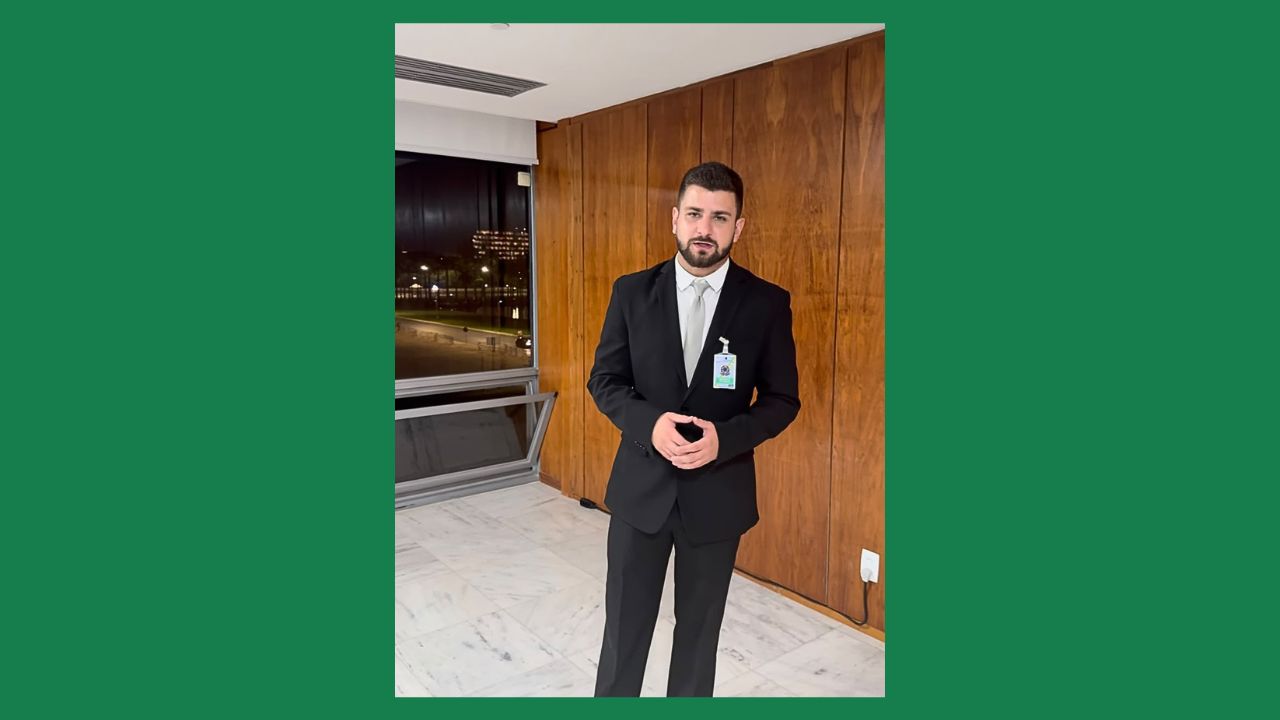 Atuação de Matheus Arruda resulta em avanço na adequação da jornada dos profissionais do Magistério