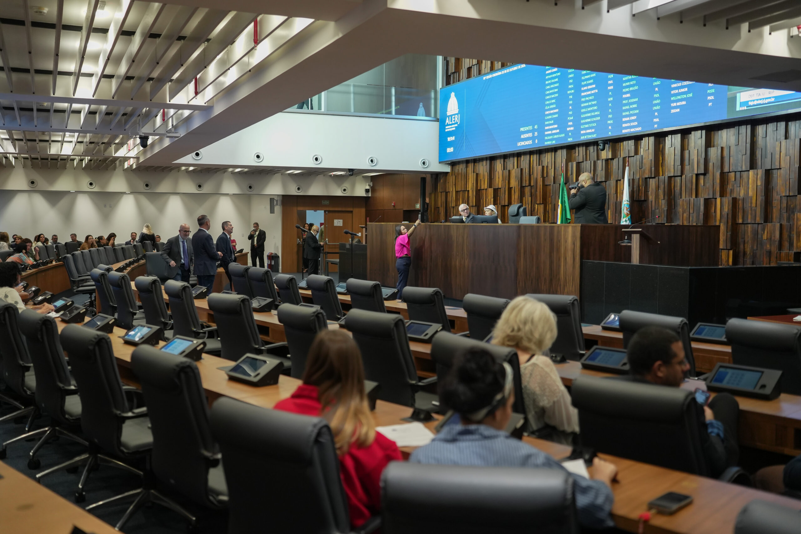 Alerj aprova política estadual de cuidados às pessoas com transtorno de acumulação compulsiva de animais